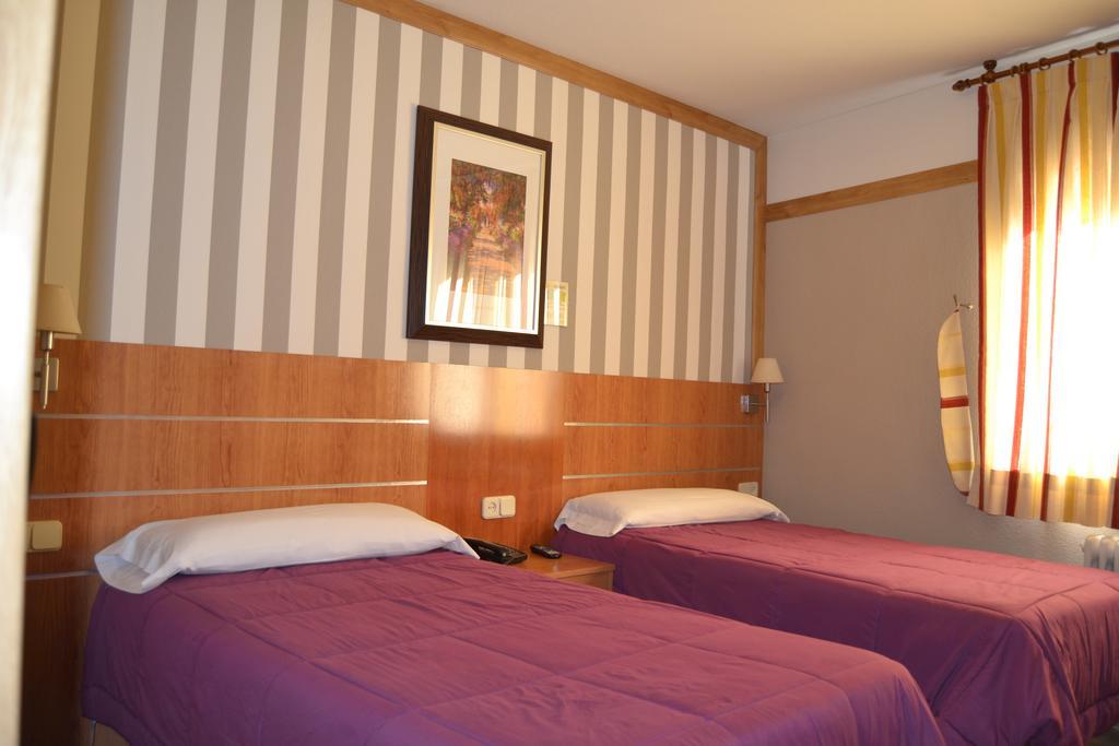Hostal Don Juan I Alcala de Henares Ngoại thất bức ảnh
